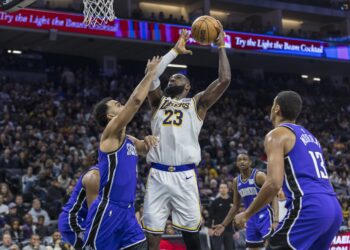 LeBron, Lakers sweep 2-game set vs Kings