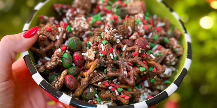 Christmas Crunch Snack Combine | Dwelling in Yellow
