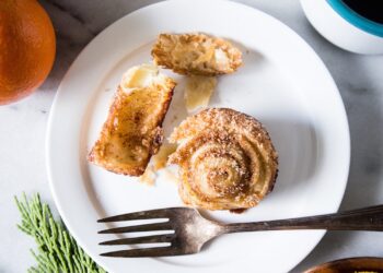Simple Puff Pastry Rolls for a Particular Christmas Breakfast