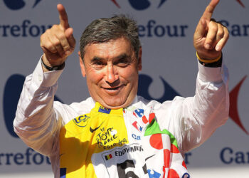 Eddy Merckx breaks hip in crash whereas using