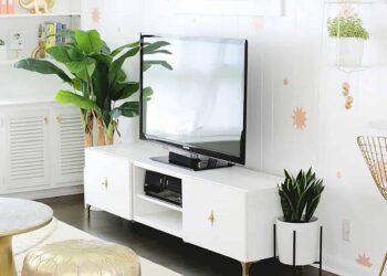 Methods to Clear a TV Display screen