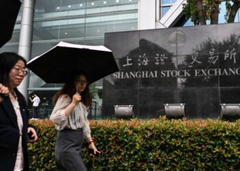 Chinese language shares and bond yields decline