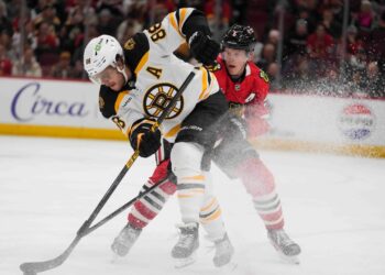 NHL Roundup: Bruins beat Blackhawks for third win in a row
