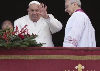 Pope urges ‘folks of all nations’ to silence arms on Christmas : NPR