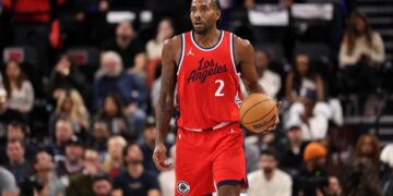 Clippers get Kawhi Leonard again, crush Hawks