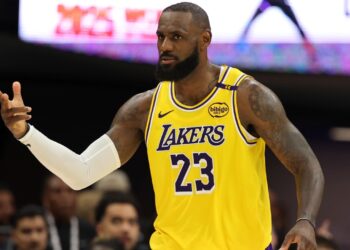 Lakers’ LeBron James discusses lethal L.A. wildfires
