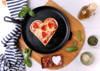 Low-Carb Coronary heart Formed Tortilla Pizzas