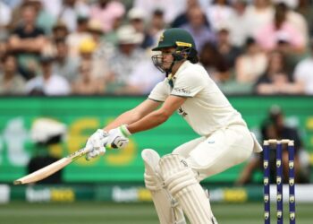 Border clips ‘cocky’ Konstas, ‘switched off’ Smith distracts himself into wicket