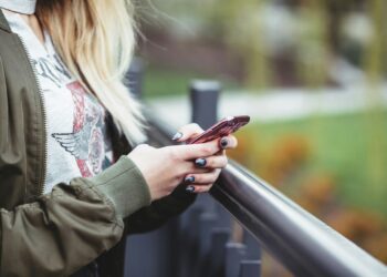 Save on Worldwide Knowledge Roaming Whereas Touring: Sensible Suggestions and Instruments