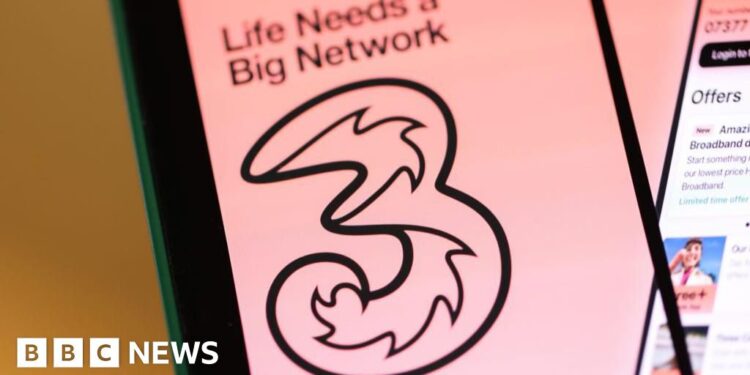 Three investigates 999 calls not getting by throughout outage