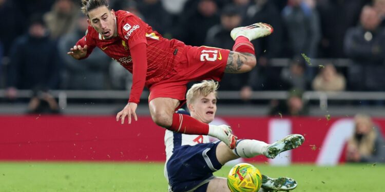 Liverpool’s Arne Slot and Virgil van Dijk annoyed after Tottenham’s Lucas Bergvall escapes crimson earlier than scoring winner | Soccer Information