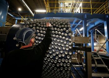 Can maker Ball Corp beats quarterly revenue estimates on decrease prices