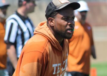 Texas recruits react to departure of Tashard Selection