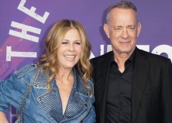 Tom Hanks & Rita Wilson Stroll Out Of ‘SNL50’ Live performance After Jimmy Fallon Stated No Awards Would Be Given Out In Humorous Bit