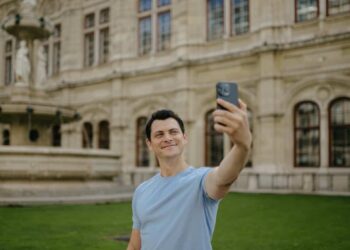 A Complete eSIM for Vacationers