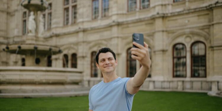 A Complete eSIM for Vacationers
