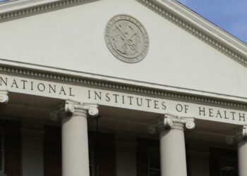 NIH funding freeze stalls $1.5 billion in medical analysis grant funding : Photographs