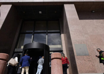 Cockroaches and dealing in a closet: Inside Trump’s return-to-office order