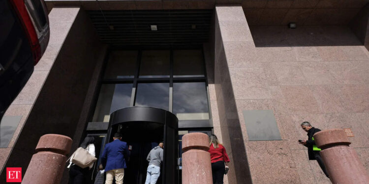 Cockroaches and dealing in a closet: Inside Trump’s return-to-office order