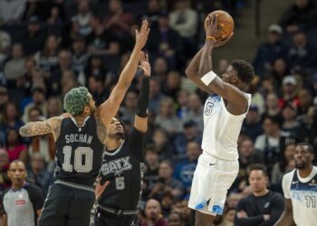 Timberwolves take down Spurs for fifth straight win