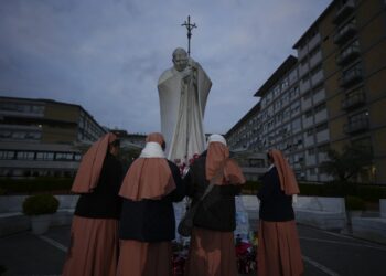 Pope Francis is exhibiting ‘gradual, slight enchancment,’ Vatican says : NPR