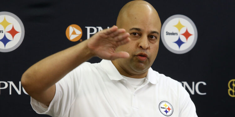 Insider suggests four-time Professional Bowler as backup plan for Steelers