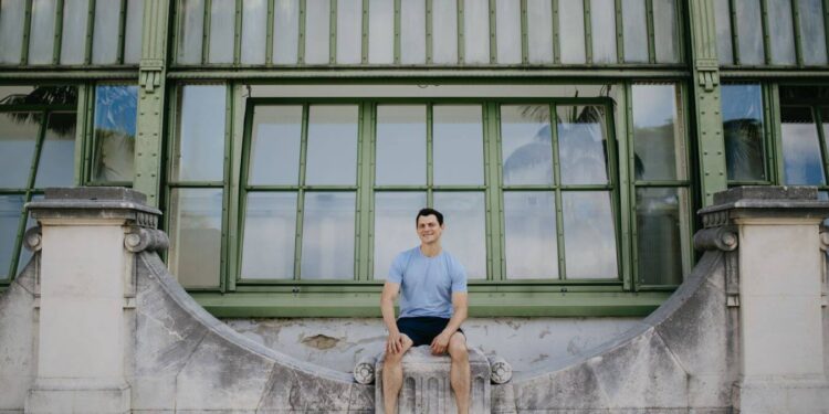 Change into a Grasp Traveler in 2025