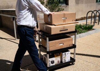 Chaotic HHS layoffs go away workers at CDC, FDA and NIH reeling : Photographs