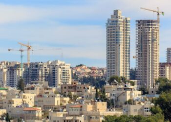 Housing purchases fall for third straight quarter