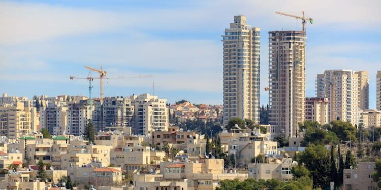 Housing purchases fall for third straight quarter