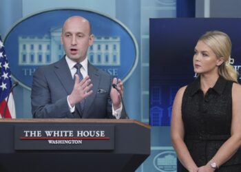 HHS report critiques well being look after transgender youngsters and hides authors’ names : Pictures