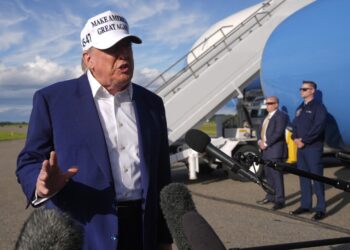 Trump says he’ll delay a threatened 50% tariff on the European Union till July : NPR