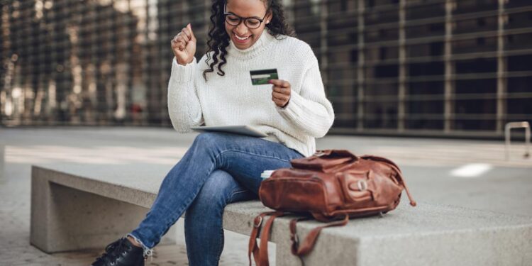 Earn $100 in money and cash-back rewards with these Capital One pupil bank cards