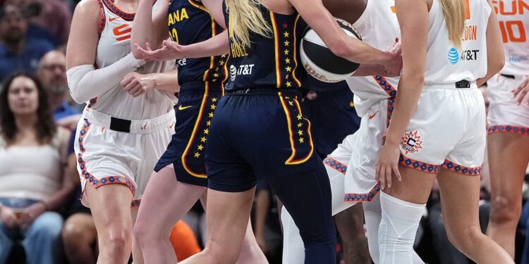 Caitlin Clark, Connecticut Suns Mid-Recreation Altercation