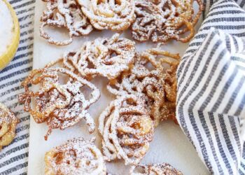 Tremendous Straightforward Funnel Cake – A Stunning Mess