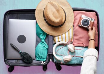 16 Journey Necessities That Are At all times On My Packing Listing