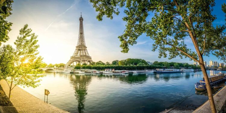Romantic Issues To Do in Paris