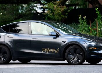 Tesla Readies a Taxi Service in San Francisco—however Not With Robotaxis