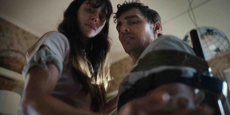 TOGETHER Dave Franco, Alison Brie. Physique horror – closing trailer and launch date