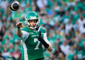 Harris throws for 2 TDs as CFL-leading Roughriders maintain off Fajardo, Elks