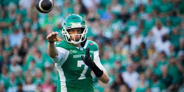 Harris throws for 2 TDs as CFL-leading Roughriders maintain off Fajardo, Elks