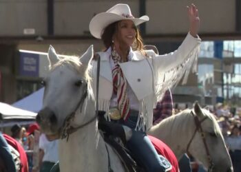 Canadian nation famous person Shania Twain helps kick off Calgary Stampede
