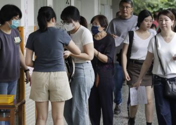 Taiwan votes to determine whether or not to oust lawmakers : NPR