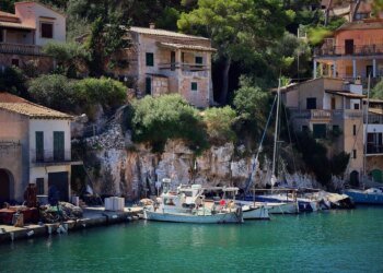 Touring By means of Spain? Keep On-line With no Native SIM Utilizing eSIM