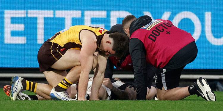 Hawthorn Hawks, Jai Newcombe cleared by MRO after ‘sickening’ collision, Collingwood Magpies give harm replace on Jeremy Howe
