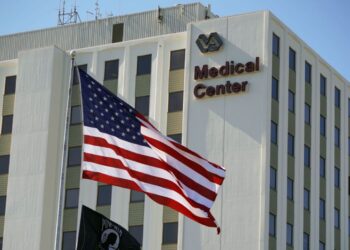 Congress appears to be like to ease veterans’ use of well being care outdoors of Veterans’ Affairs amenities : Photographs