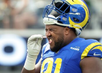 The NFL is making it more durable for gamers to get smelling salts. Here is why : Pictures