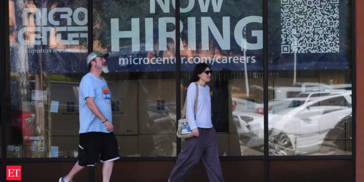 Find out how to clarify US economic system’s 4% progress and no jobs