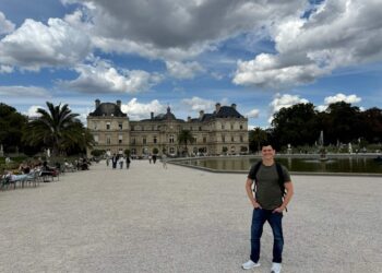 Taking a Historic Stroll By Paris with Context Journey
