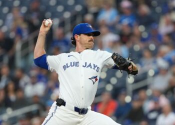 Blue Jays making a behavior of comebacks, search for sweep of Orioles